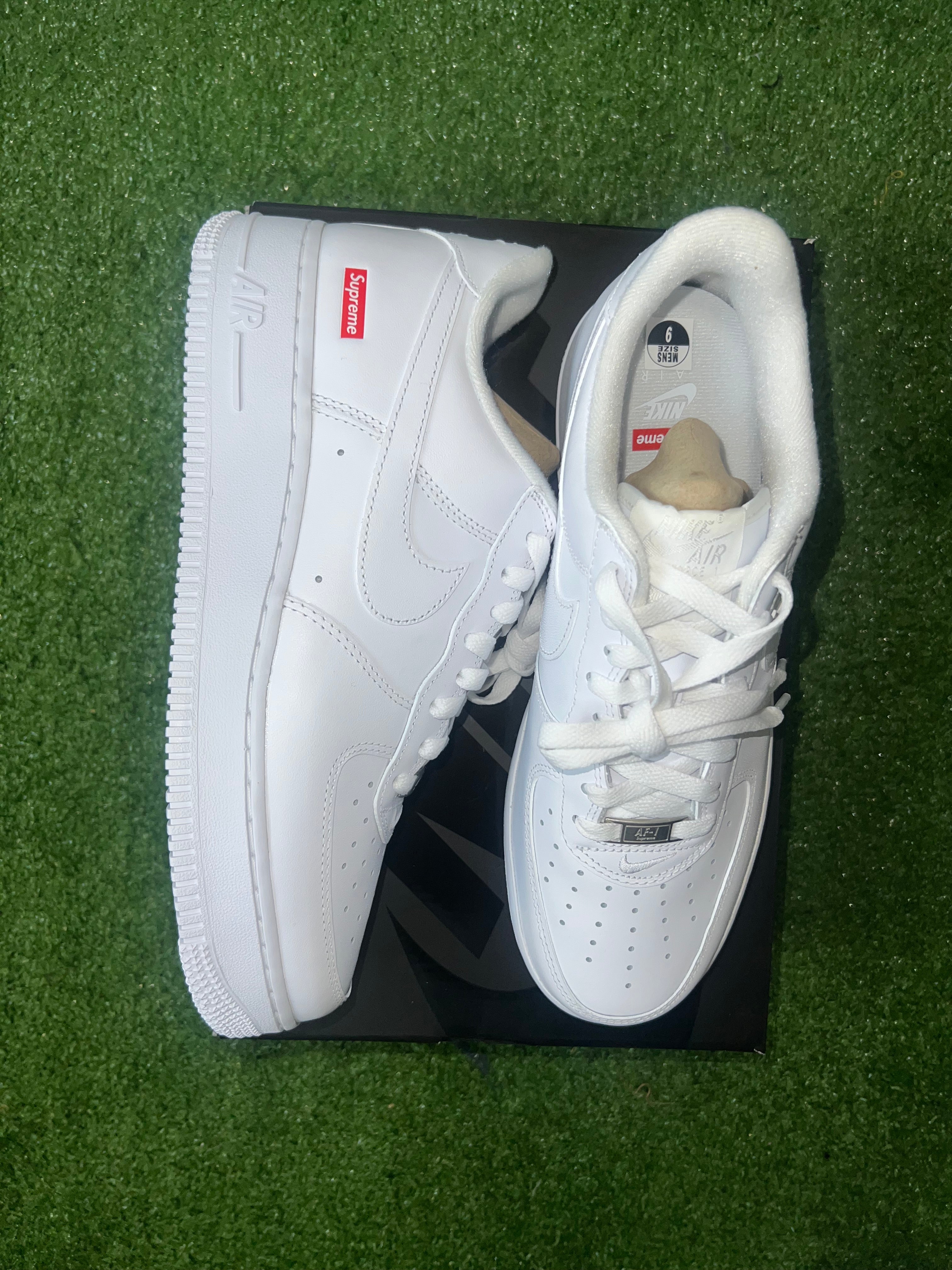 Nike Air Force 1 Low Supreme White